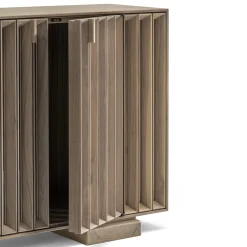 Credenza Antimo su due piedi