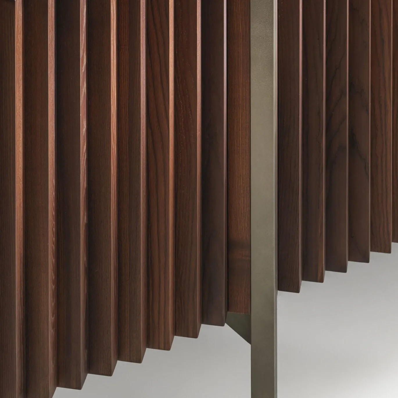 Credenza Ara in legno di frassino
