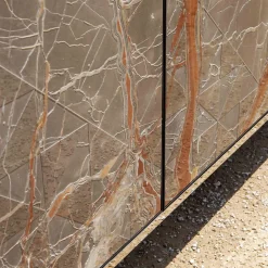 Credenza Beyond a 4 ante in marmo Ombra di Caravaggio