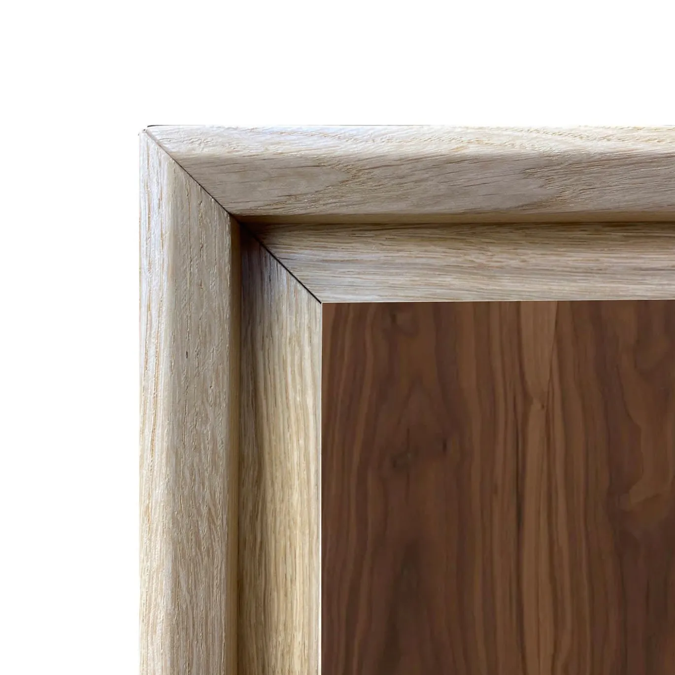Credenza Canaletto a 4 ante in noce e rovere di Mascia Meccani