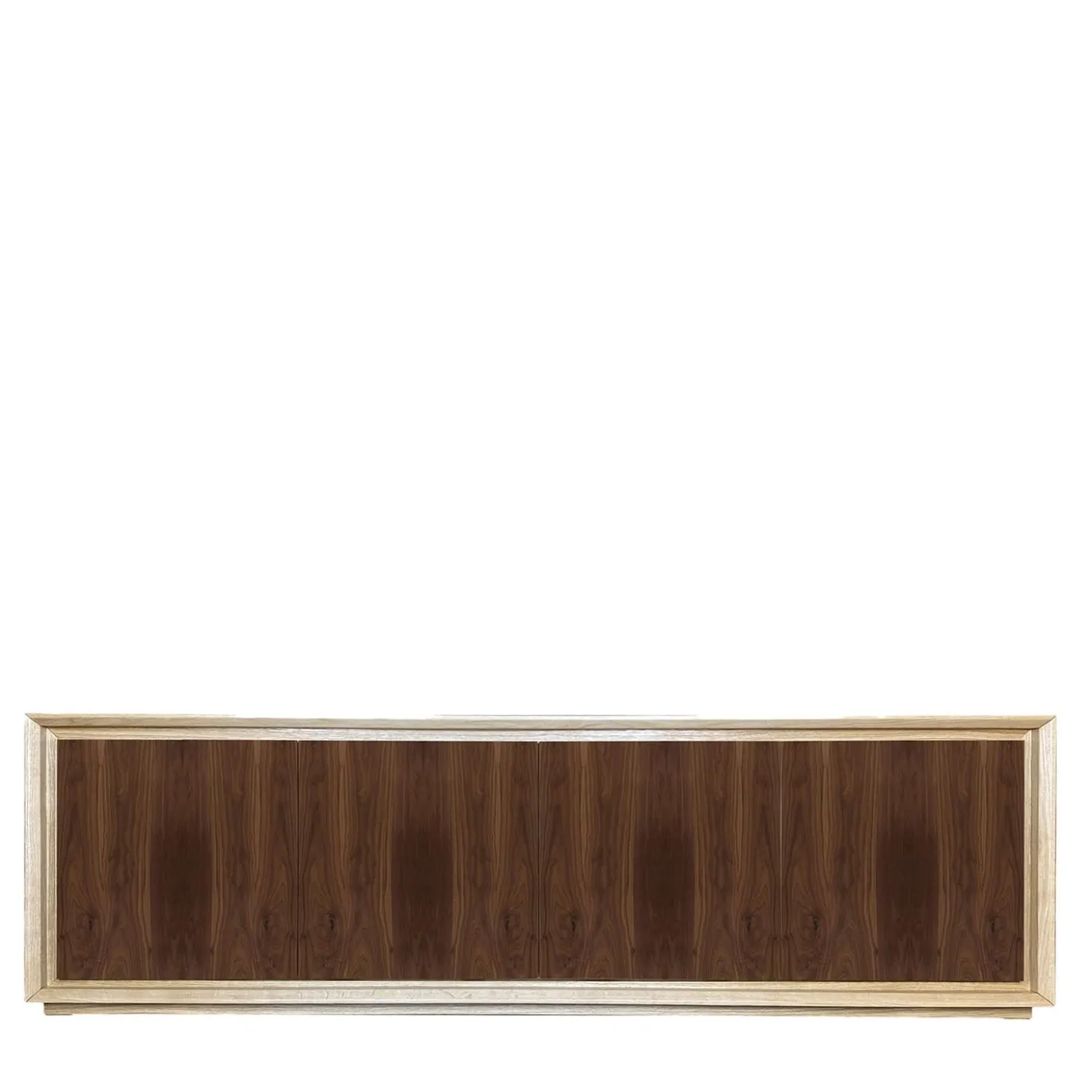 Credenza Canaletto a 4 ante in noce e rovere di Mascia Meccani