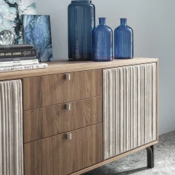 Credenza Canette a 2 porte in pelle nabuk beige e noce