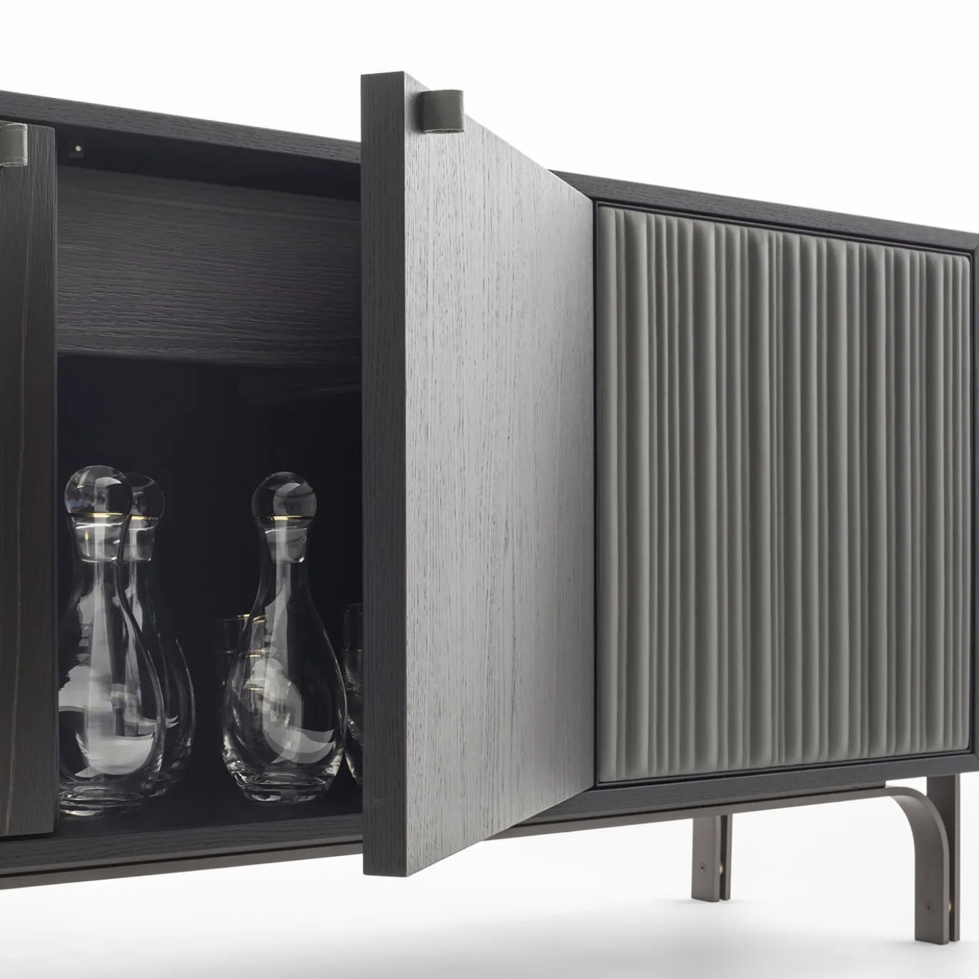 Credenza Canette a 4 porte in pelle nabuk grigio antracite e rovere