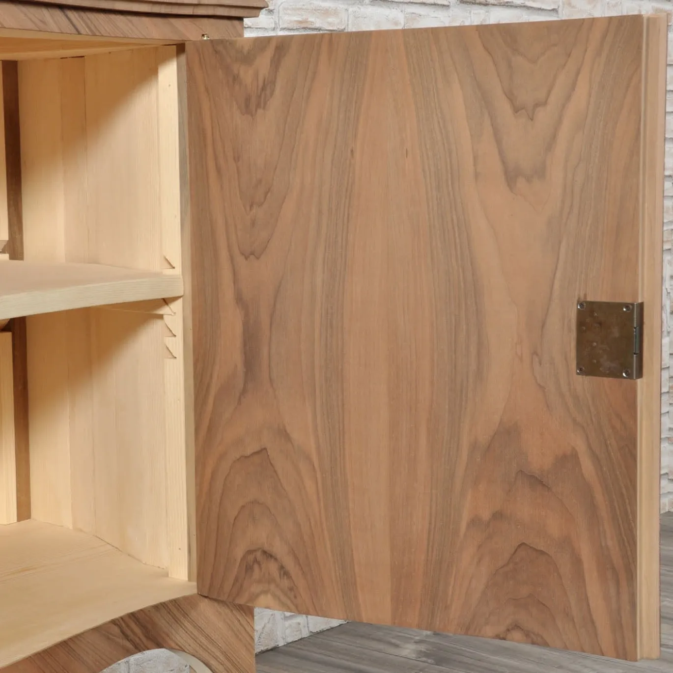 Credenza Emiliano '600 intarsiata in noce e palissandro
