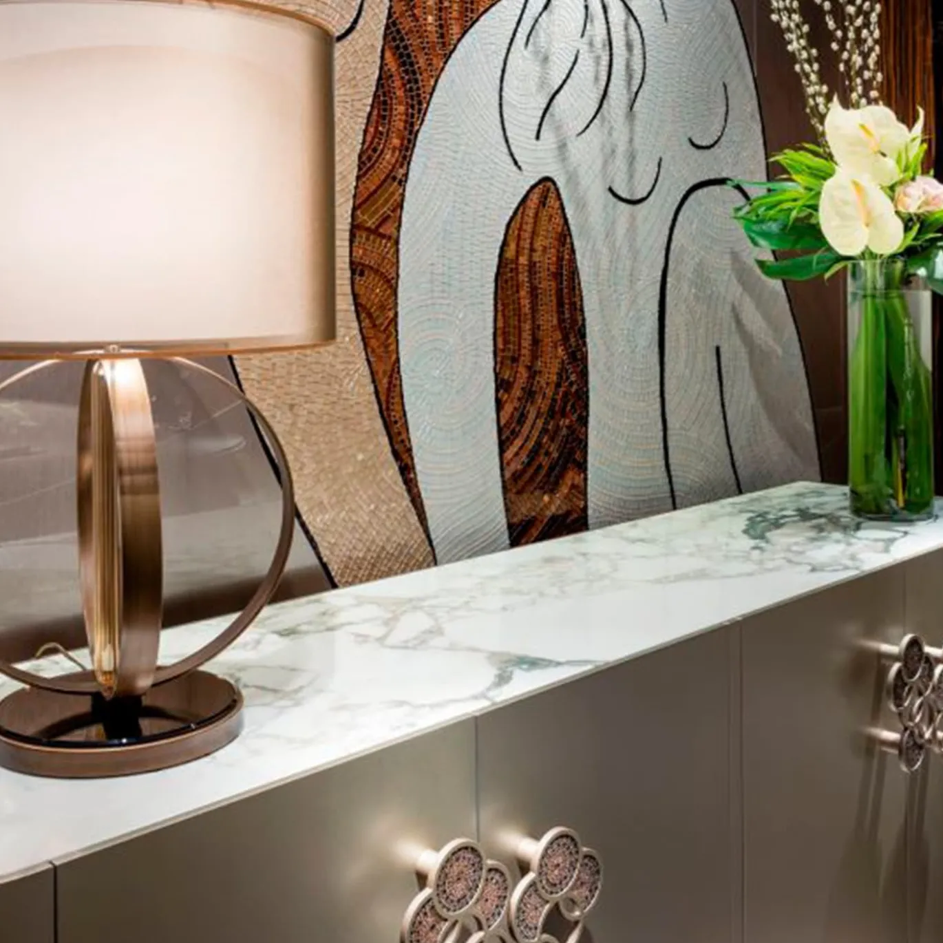 Credenza Fluxus con piano in marmo oro Calacatta