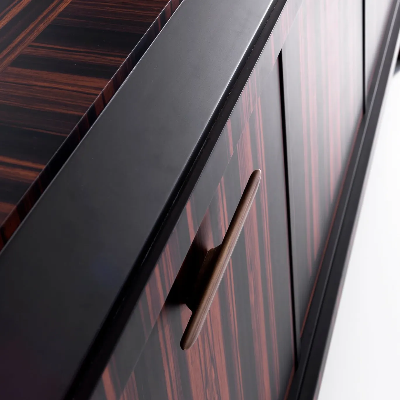Credenza in ebano