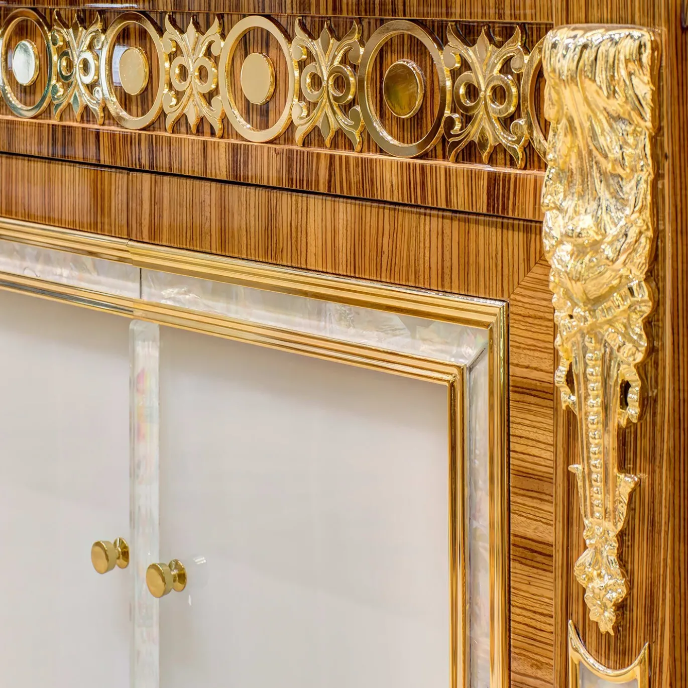 CREDENZA IN LEGNO DI ZEBRANO CON ONICE E MADRE PERLA