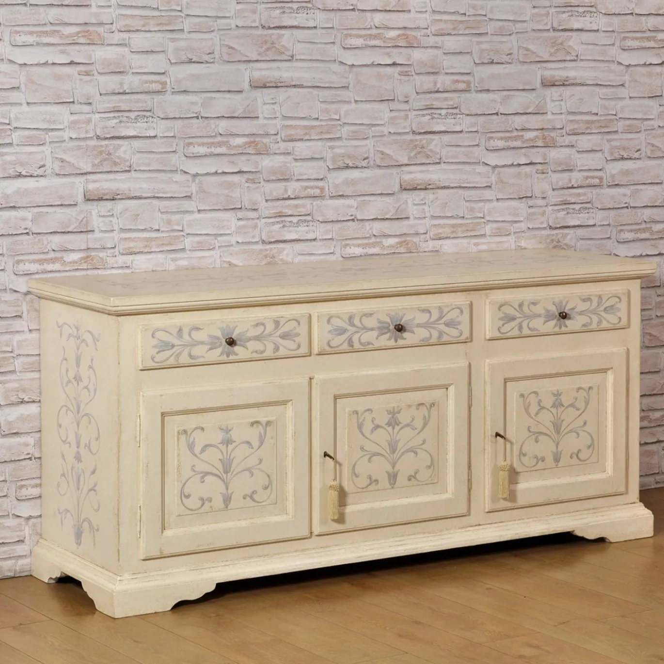 Credenza In Stile Tirolese Dipinta a Mano in Legno