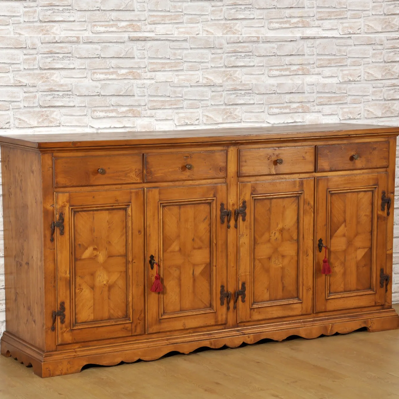 Credenza intarsiata in stile tirolese Tirolesi del '600