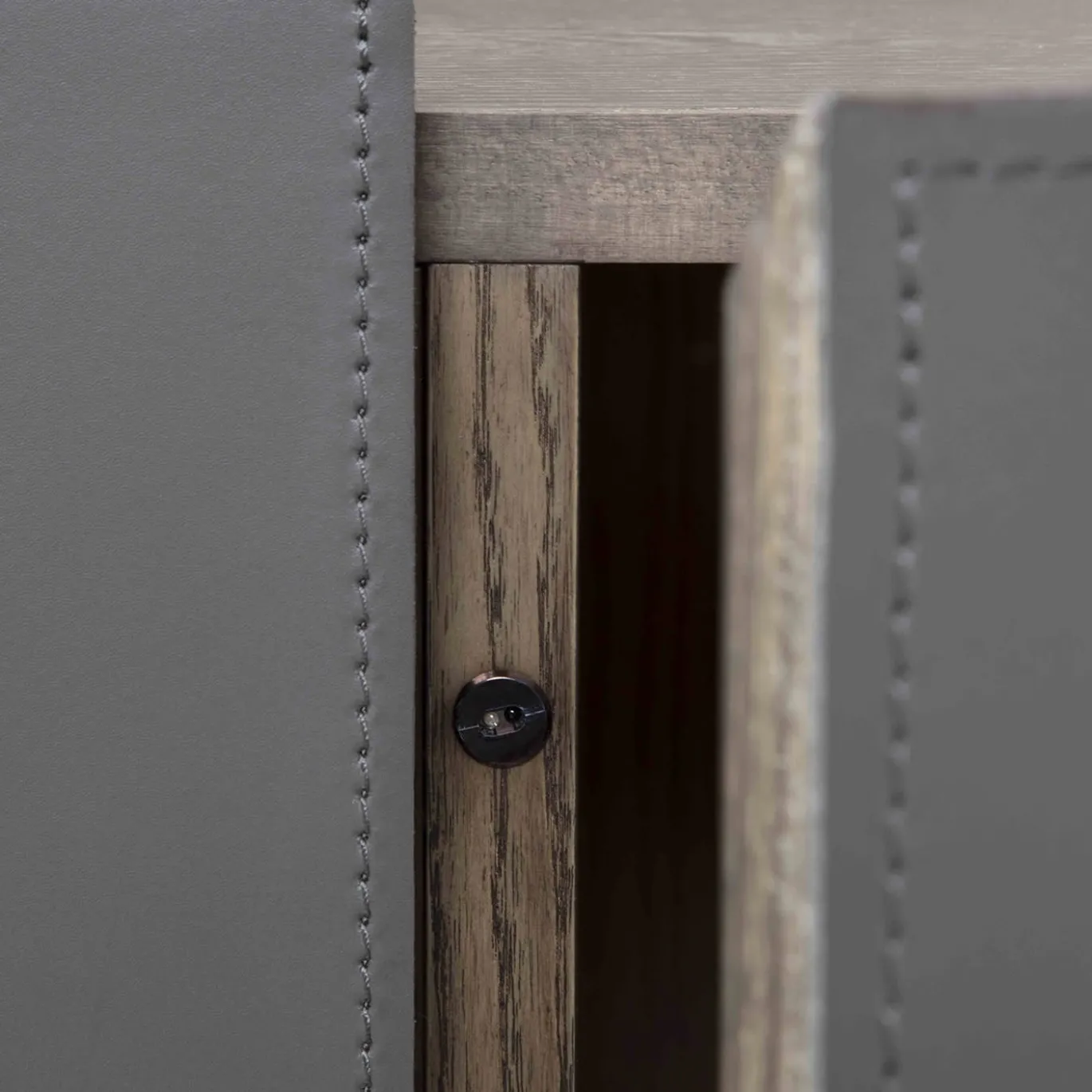 Credenza Iris in Pelle Grigia