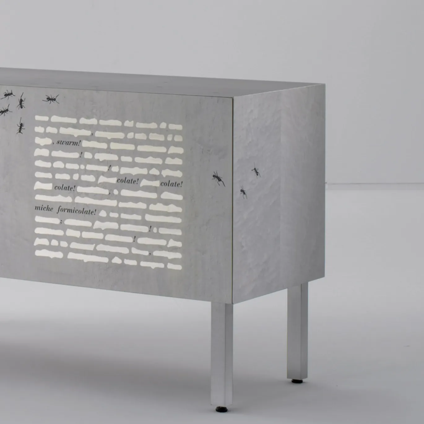 Credenza Le formiche nere Intarsia di Emilio Isgrò