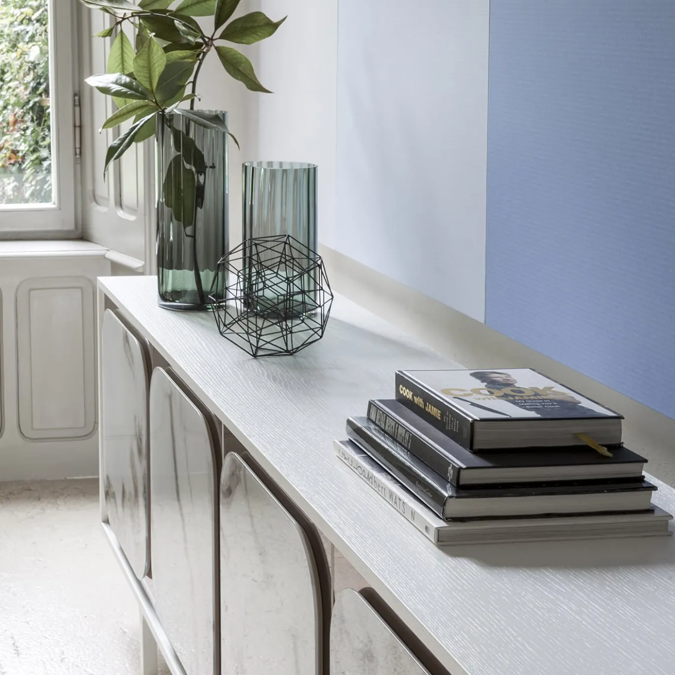 Credenza Margarette a 4 porte Trinity effetto marmo bianco