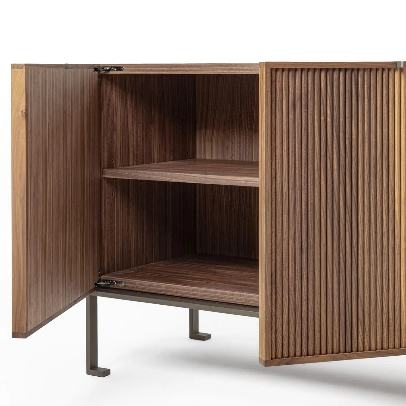 Credenza Melody 4 in legno di noce canaletto