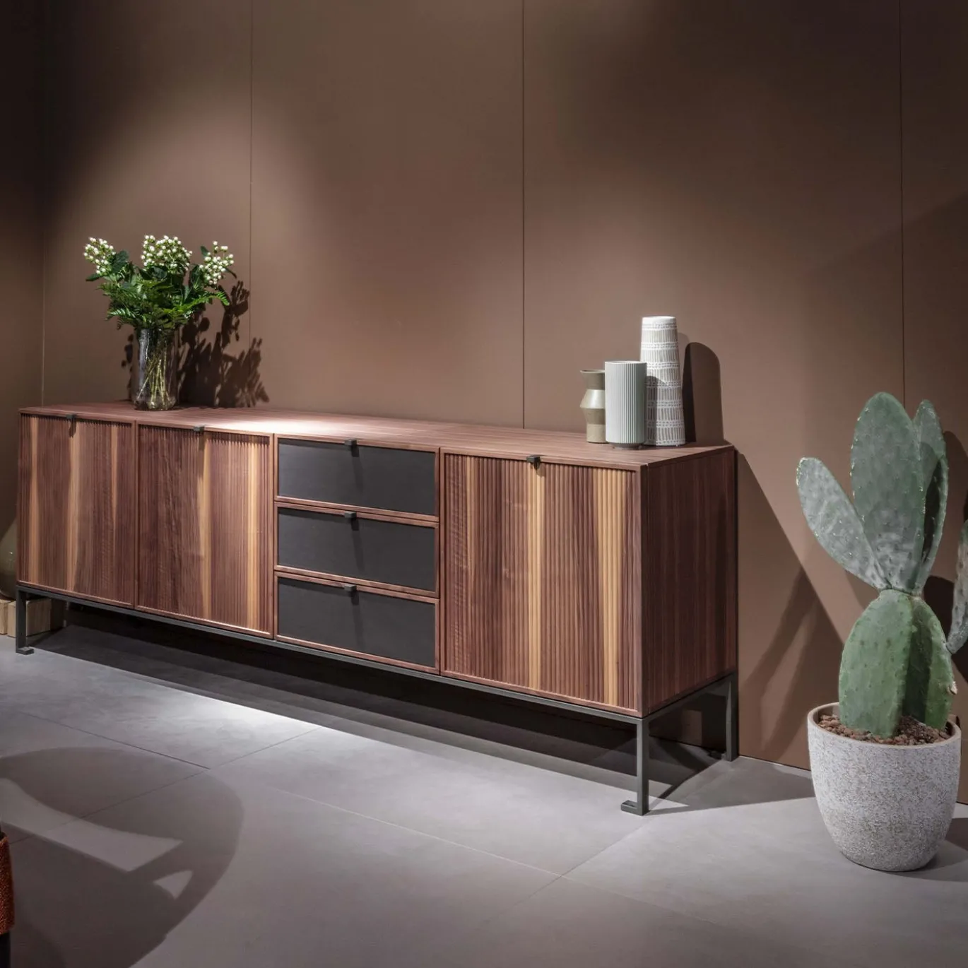 Credenza Melody 4 in legno di noce canaletto