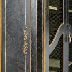 Credenza Padua Hutch Nera con rami verdi in crescita