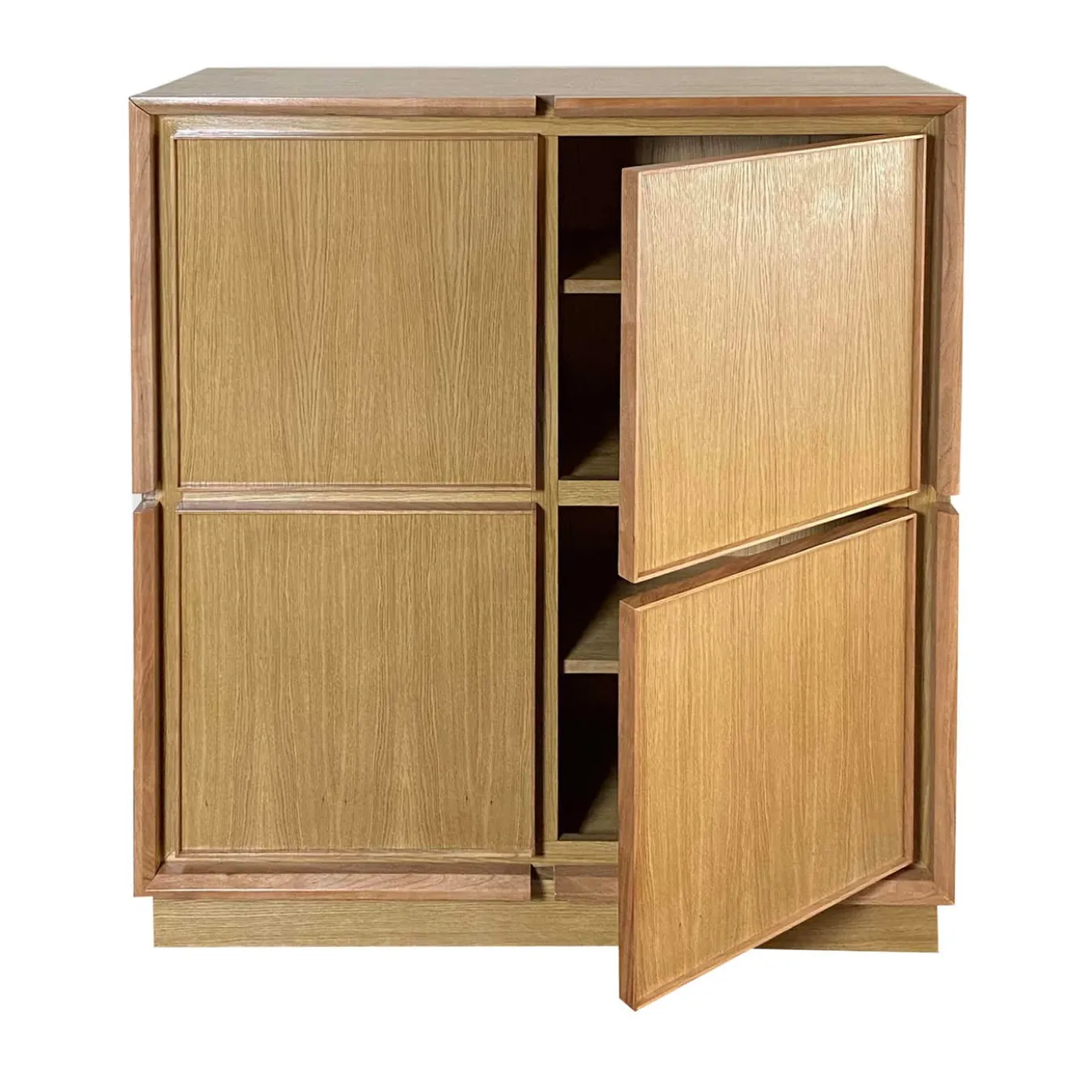 Credenza quadrata a 4 ante in rovere di Mascia Meccani