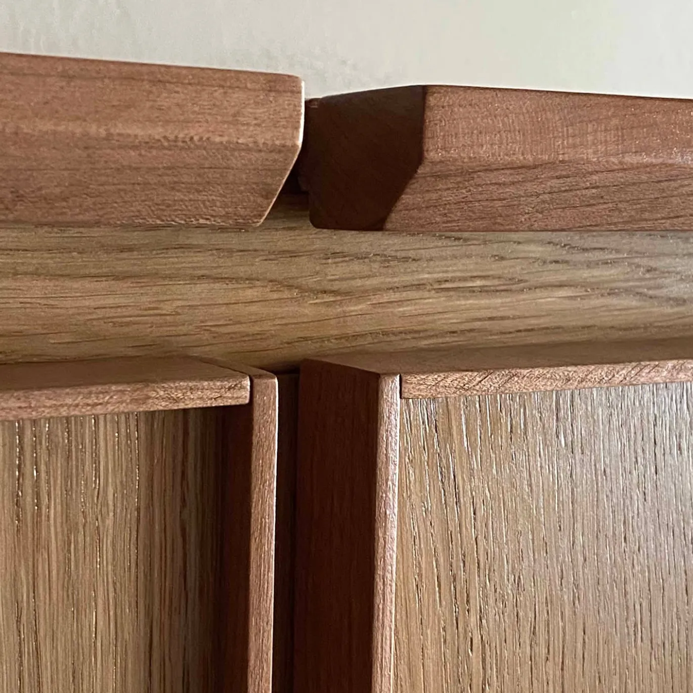 Credenza quadrata a 4 ante in rovere di Mascia Meccani