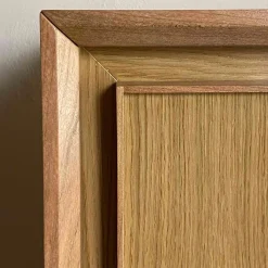 Credenza quadrata a 4 ante in rovere di Mascia Meccani