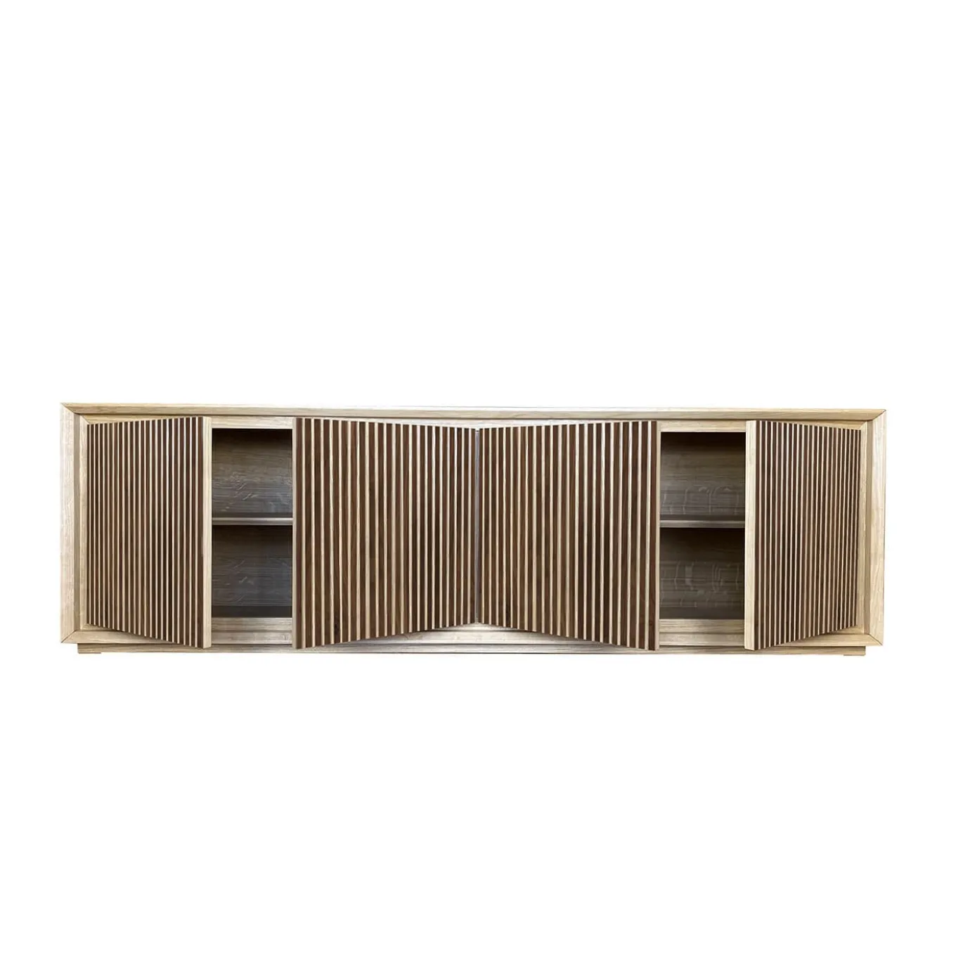 Credenza scanalata a 4 ante Fuga Noce Due di Mascia Meccani
