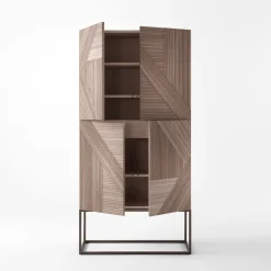 Credenza Stripes in legno naturale con base in ottone