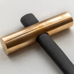 Crocemartello Oggetto decorativo nero di Giulio Iacchetti
