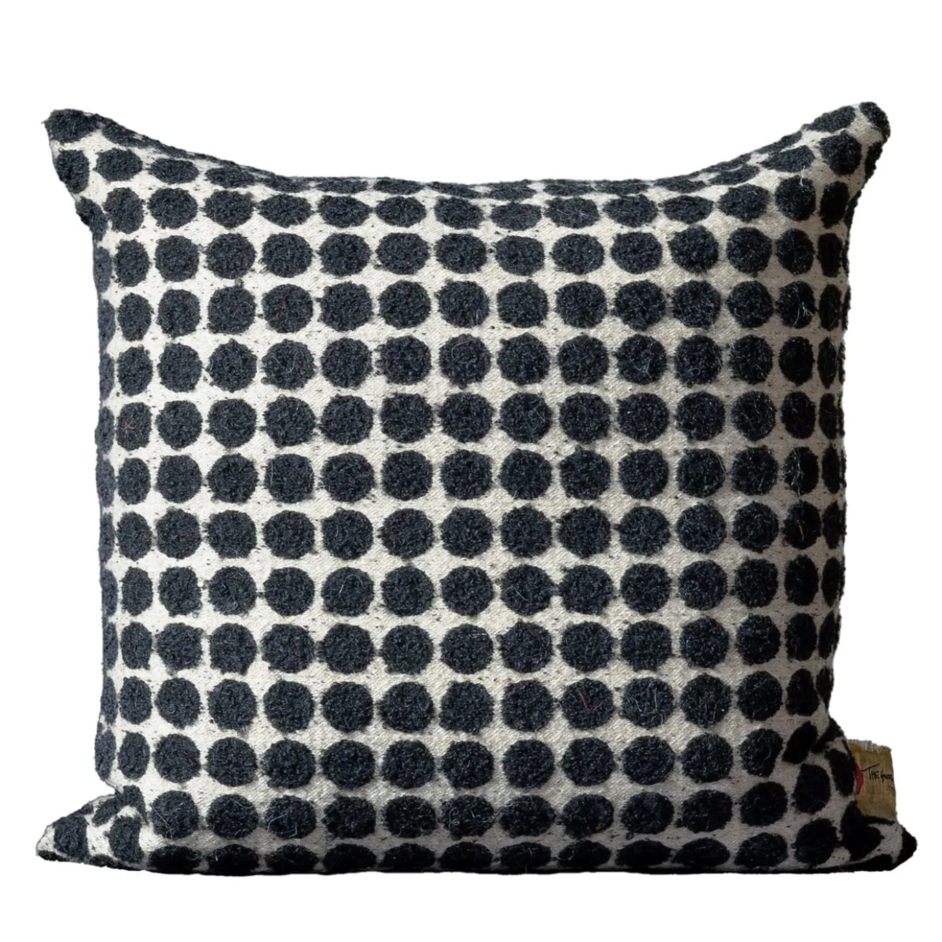 Cuscino Armoise quadrato in bouclé bianco e nero a pois