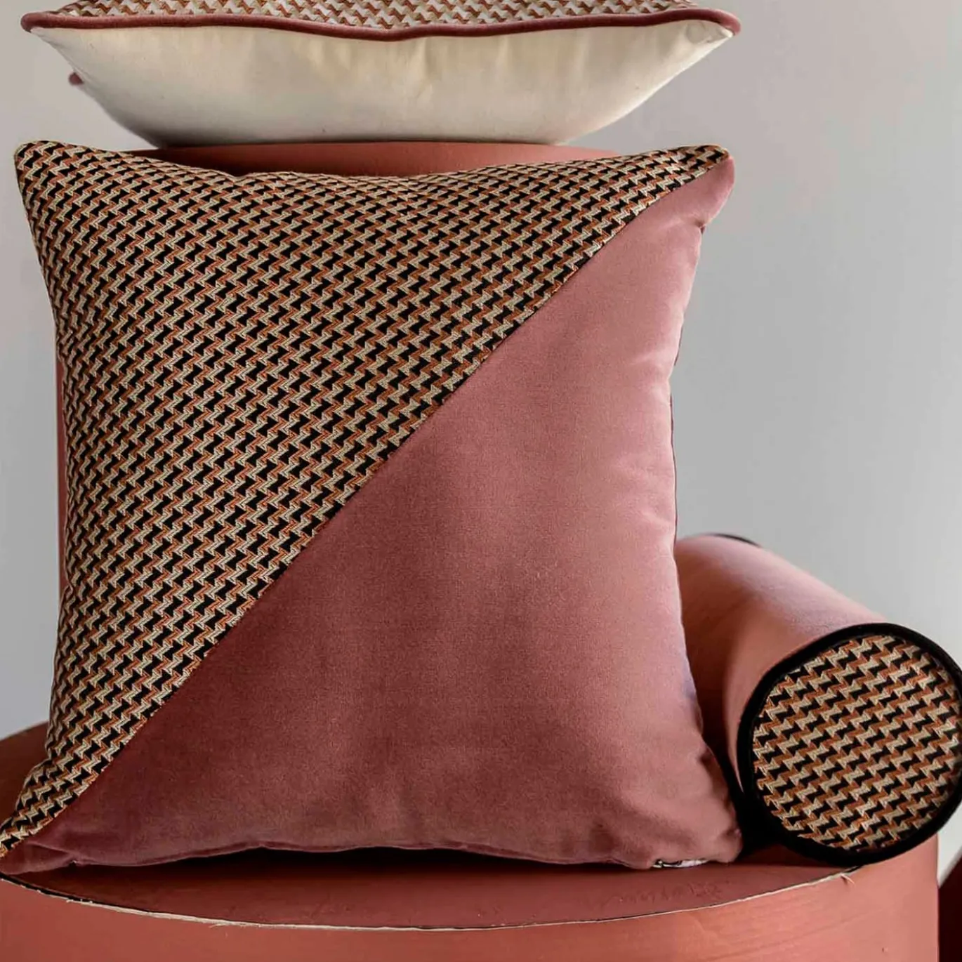 Cuscino Carrè Diagonal in tessuto jacquard micro-fantasia