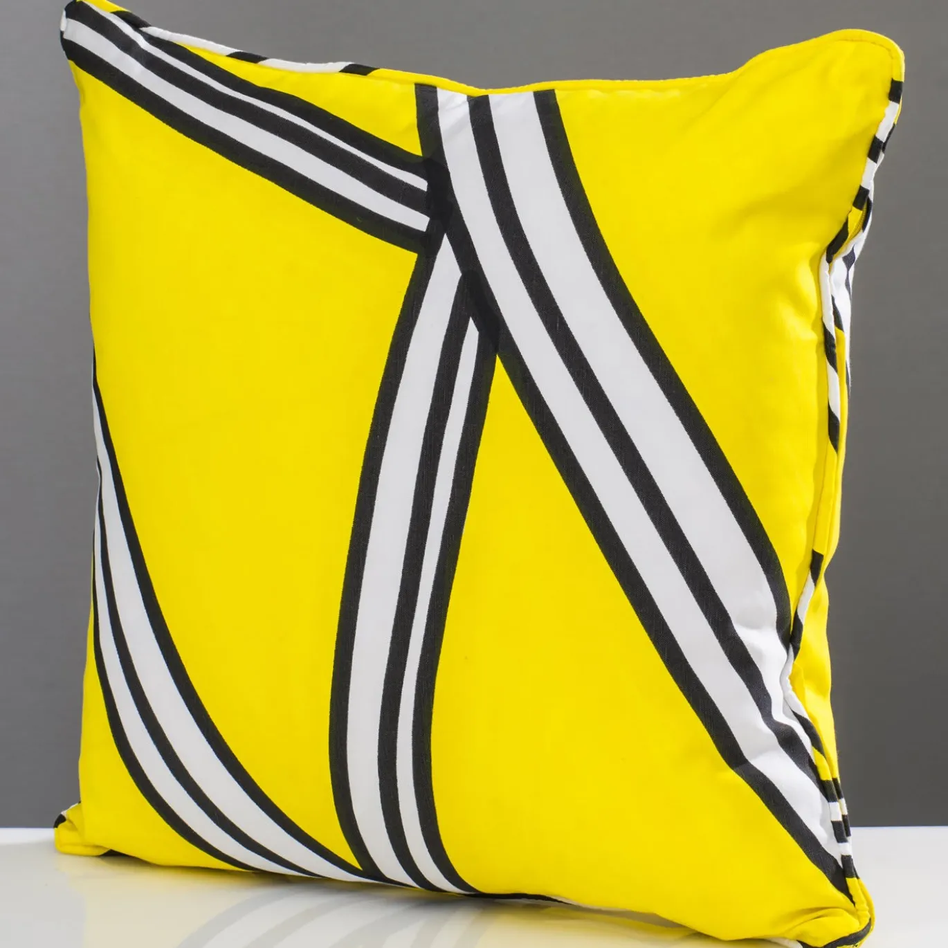 Cuscino giallo Tria