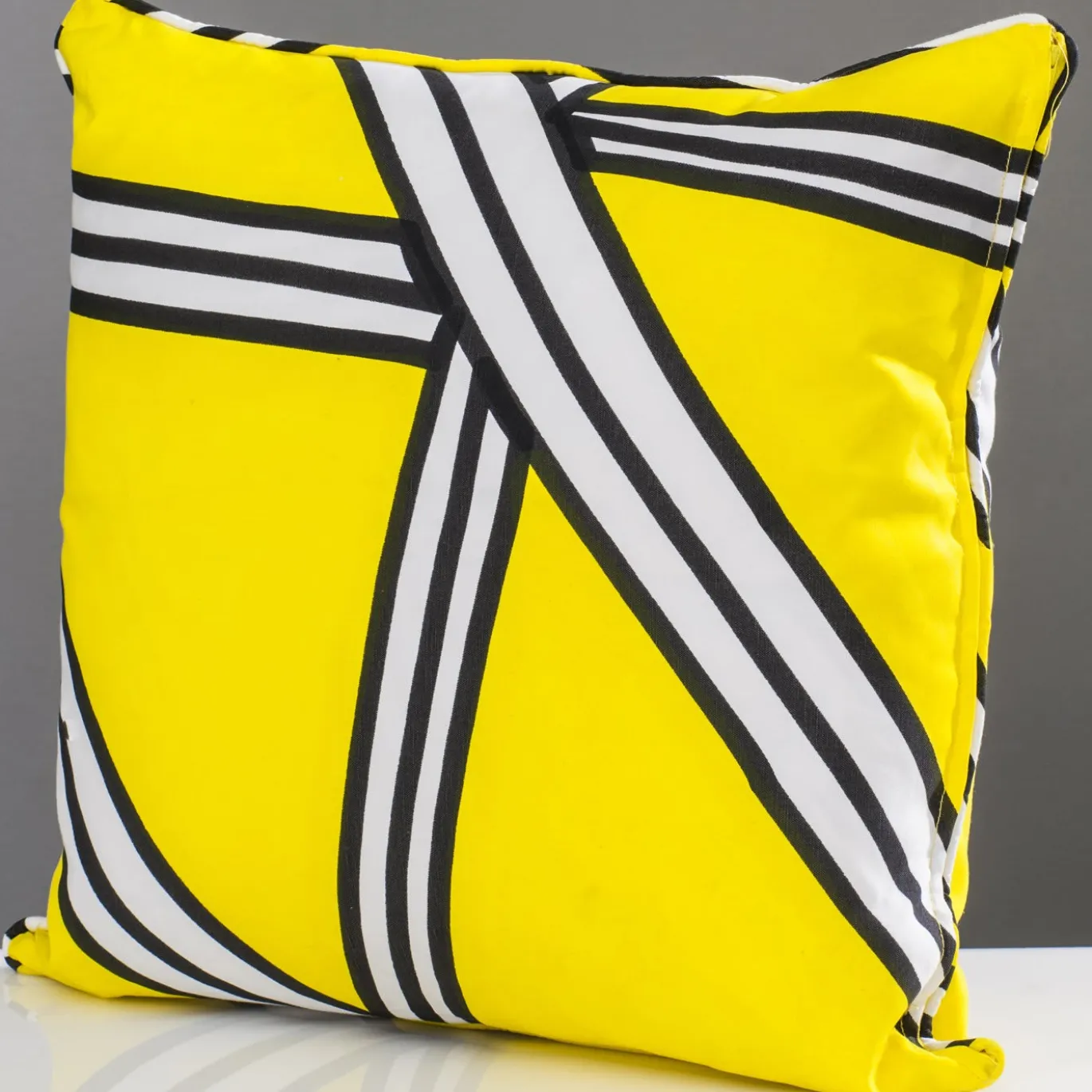 Cuscino giallo Tria