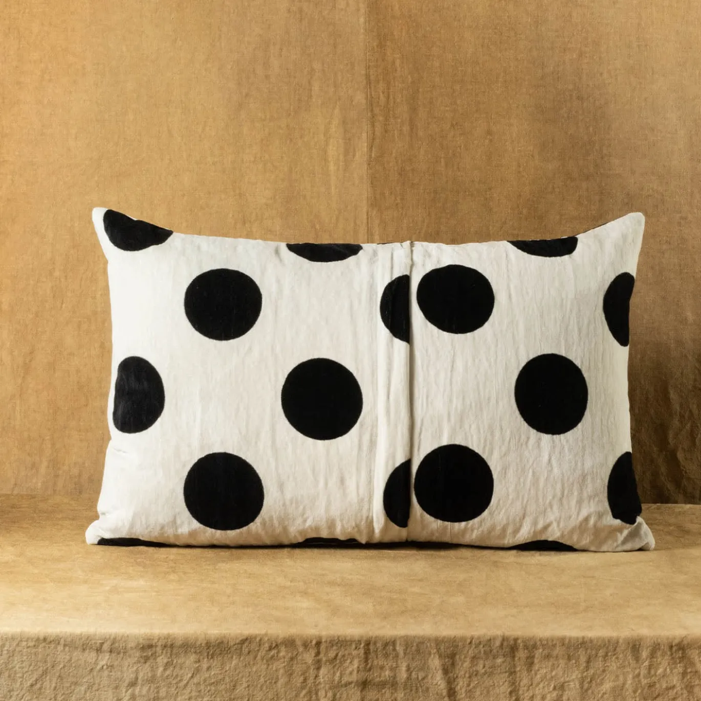Cuscino Goccia a Pois Rettangolare in Velluto Bianco e Nero