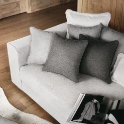 Cuscino in lana grigio chiaro