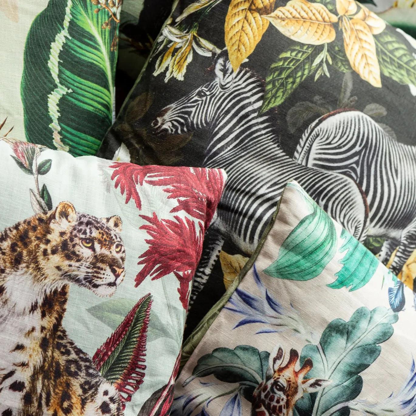 Cuscino in lino Animalia con zebre e vegetazione gialla