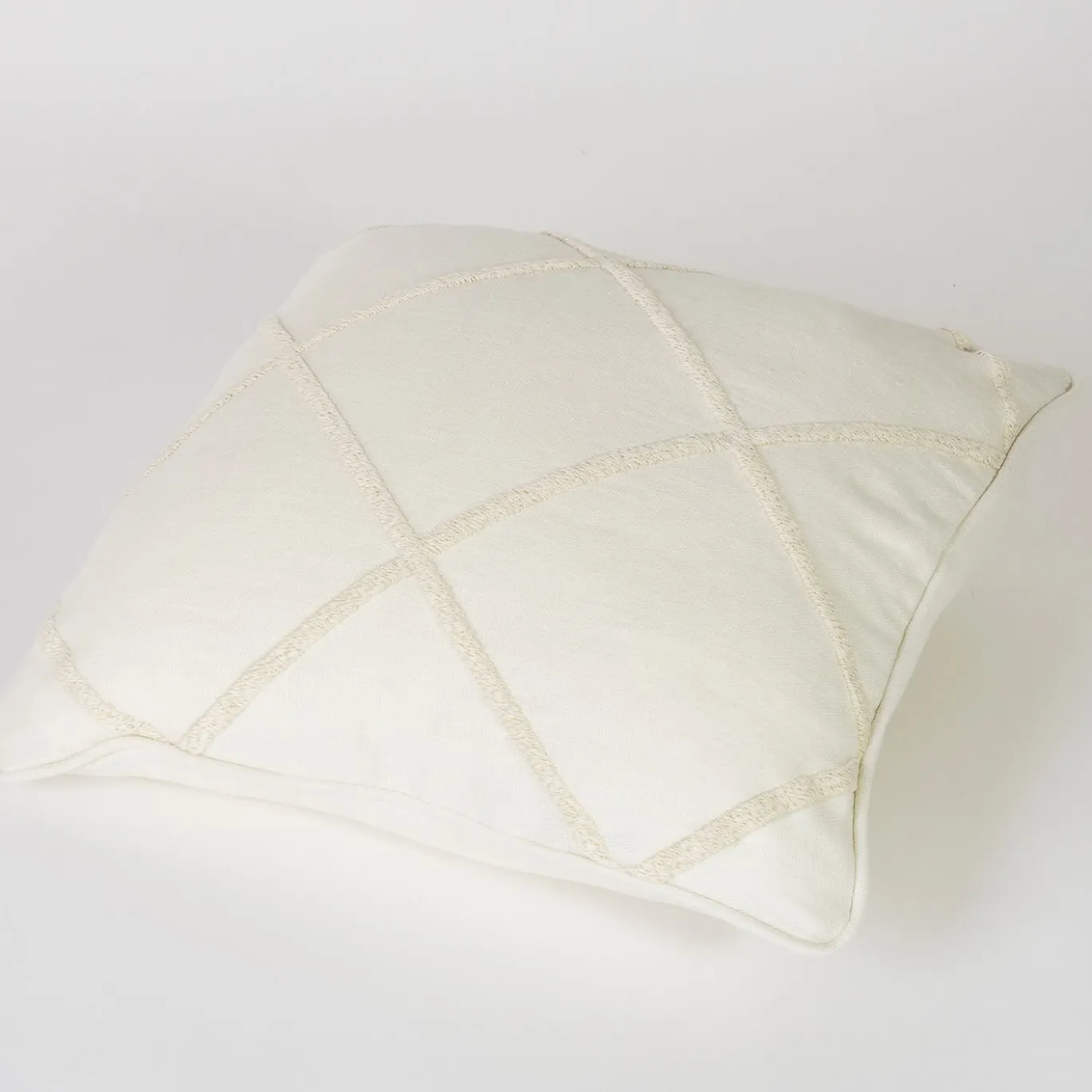 Cuscino in lino beige Natur Art con ricamo in rete 3D
