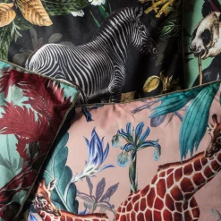 Cuscino in velluto Animalia con giraffe e fiori blu