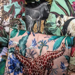 Cuscino in velluto Animalia con giraffe e fiori blu
