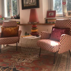 Cuscino in velluto con petali d'arancio