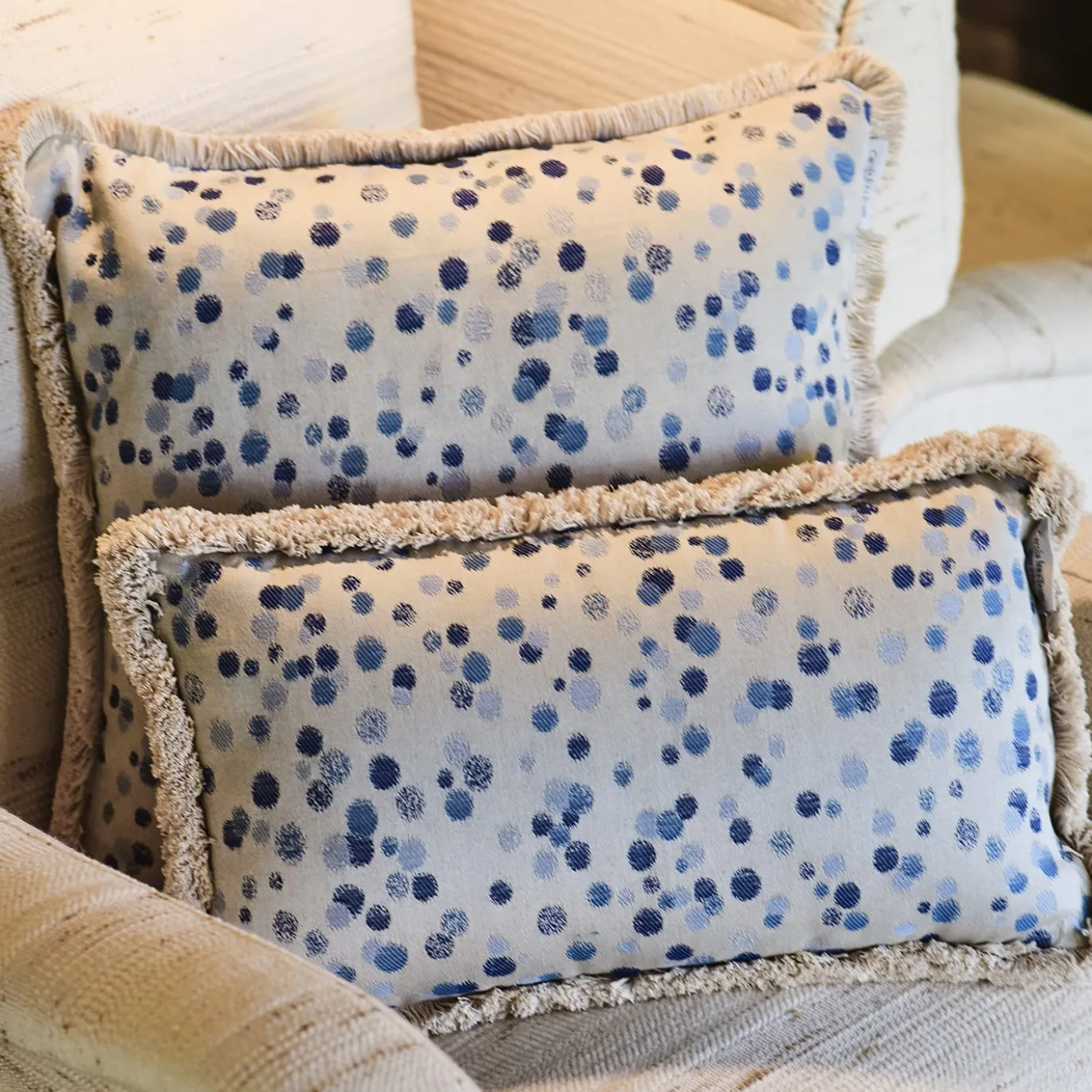 Cuscino piccolo Celeste e frange blu