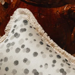 Cuscino piccolo con frange bianche e nere