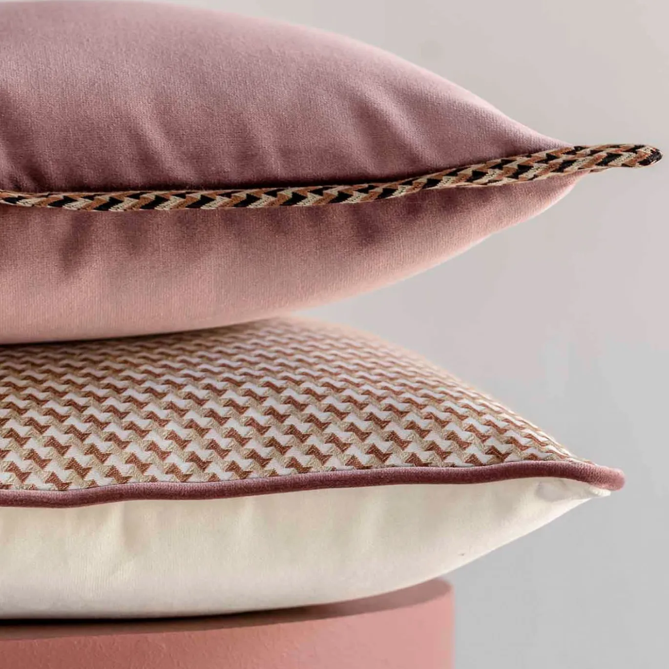 Cuscino quadrato Carrè in tessuto jacquard microfantasia