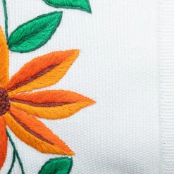 Cuscino quadrato Costumbres in cotone bianco con ricamo floreale