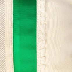 Cuscino quadrato Costumbres in cotone beige e raso verde