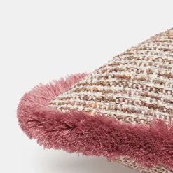 Cuscino Quadrato in Bouclé Rosa con Frange