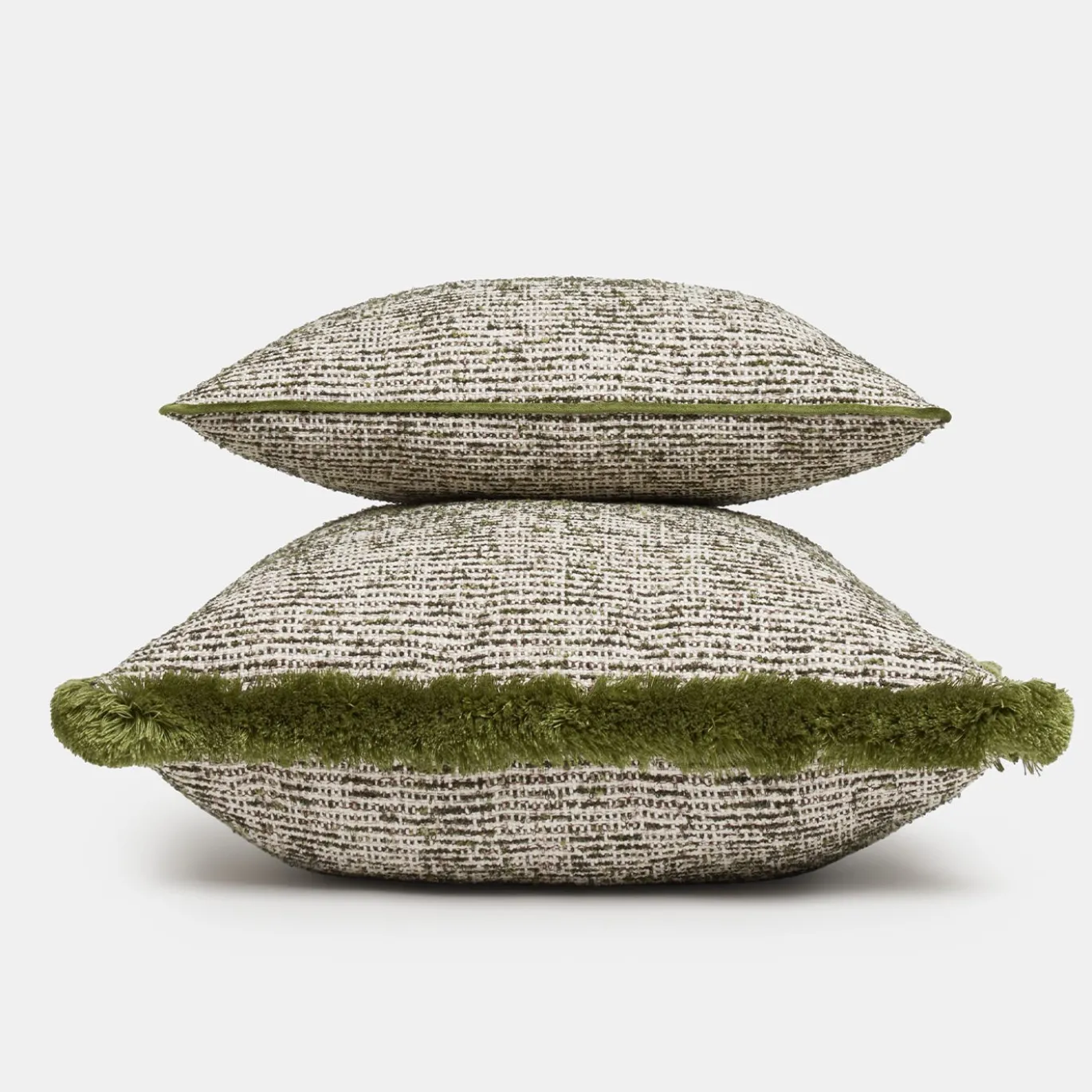 Cuscino Quadrato in Bouclé Verde con Frange