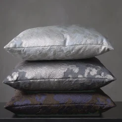 Cuscino quadrato in flanella floreale viola jacquard