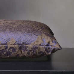 Cuscino quadrato in flanella floreale viola jacquard