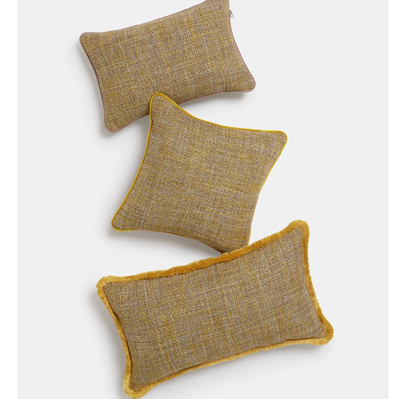Cuscino rettangolare con frange gialle