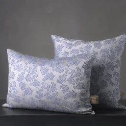 Cuscino rettangolare in jacquard blu e argentato con motivo floreale Murcia