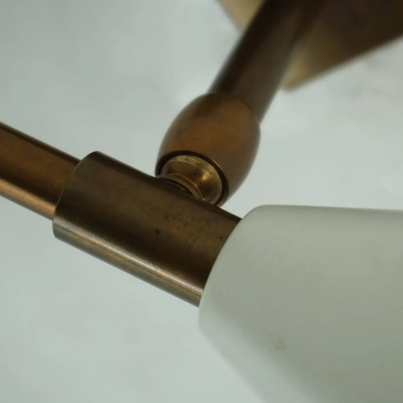 Dalia Lampada da Parete Ottone Finitura Bronzo con Paralume Bianco