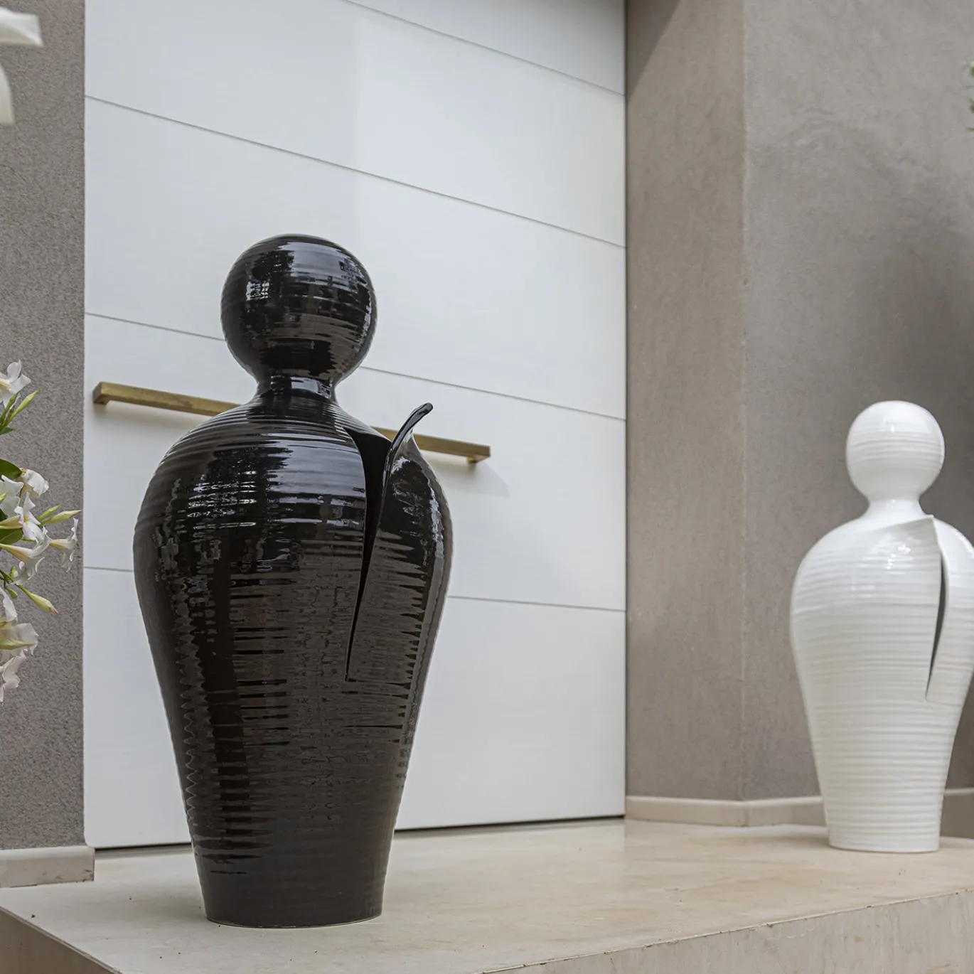 DA Scultura Decorativa in Ceramica Nera (H 60 cm | 23.6")