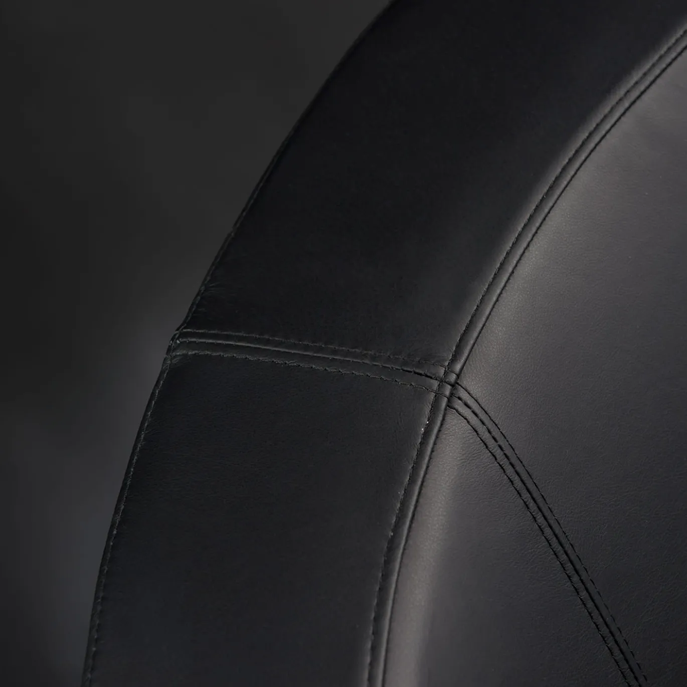 DIVANETTO RUSTY IN PELLE NERA